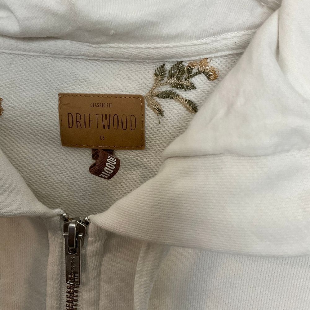 Driftwood Floral Embroidered Ivory Teddy Hoodie Size XS - Picture 2 of 5